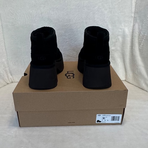 UGG Women's Classic Ultra Mini New Heights in Black size 8 "Like New in Box” - Picture 3 of 8